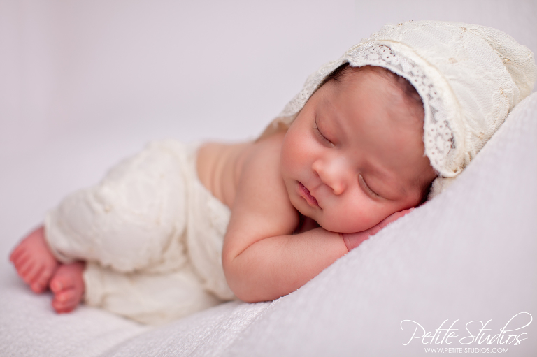 CHICAGO AND NAPERVILLE NEWBORN AND BABY PHOTOGRAPHY