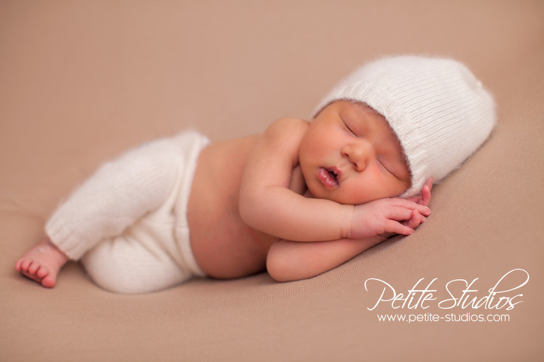 CHICAGO AND NAPERVILLE NEWBORN AND BABY PHOTOGRAPHER 