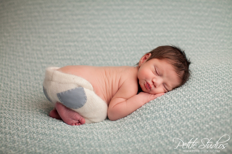 CHICAGO AND NAPERVILLE NEWBORN AND BABY PHOTOGRAPHER 