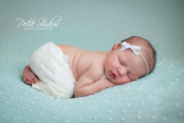 CHICAGO AND NAPERVILLE NEWBORN AND BABY PHOTOGRAPHER